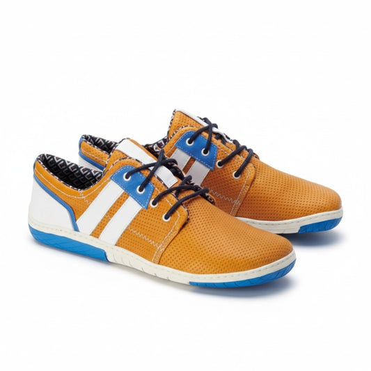 Diese QANBERRA Orange Sneaker von ZAQQ zeichnen sich durch blaue und weiße Akzente, schwarze Schnürsenkel und ein perforiertes Design aus. Ihre blau-weißen Sohlen unterstreichen den modernen, sportlichen Look und machen sie perfekt für alle, die einen lebendigen Stil schätzen.