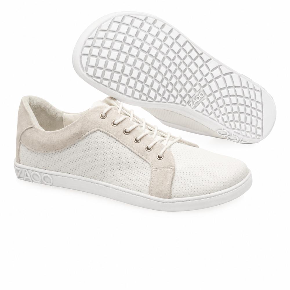 Die ZAQQ QORE Low White Sneaker aus hochwertigem Nappaleder strahlen mit ihren Schnürsenkeln und gepunkteten Perforationen Raffinesse aus. Einer hat eine flache Sohle, während der andere eine strukturierte Waffelsohle aufweist und bei jedem Schritt sowohl Stil als auch Komfort bietet.